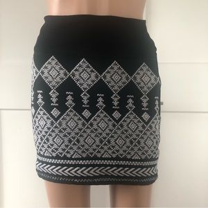 H&M Black White Tribal Silver Stretchy Stretch Mini Skirt XS